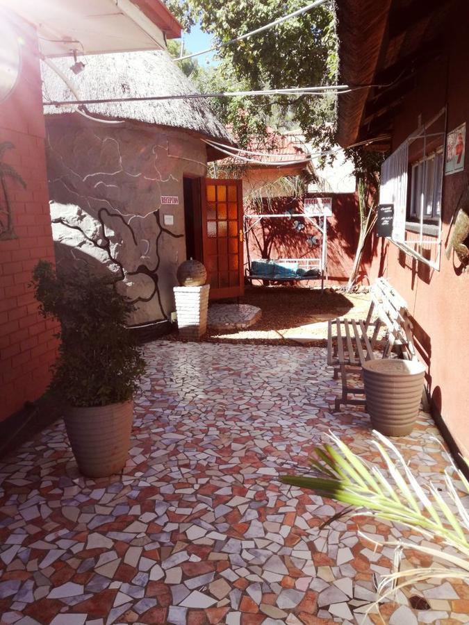 مافكينج Larona Inn المظهر الخارجي الصورة