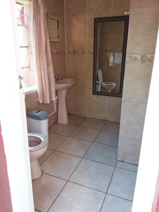 مافكينج Larona Inn المظهر الخارجي الصورة