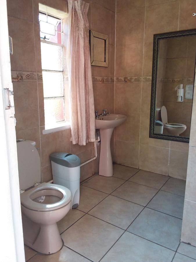 مافكينج Larona Inn المظهر الخارجي الصورة